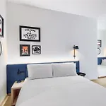 Hampton By Hilton Isola Nuova 호텔