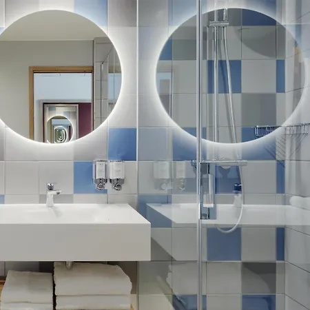 Hampton By Hilton Isola Nuova Hotell 3*