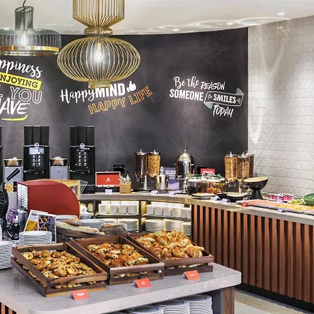 Hampton By Hilton Isola Nuova 3*