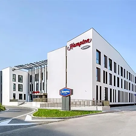 Hampton By Hilton Isola Nuova