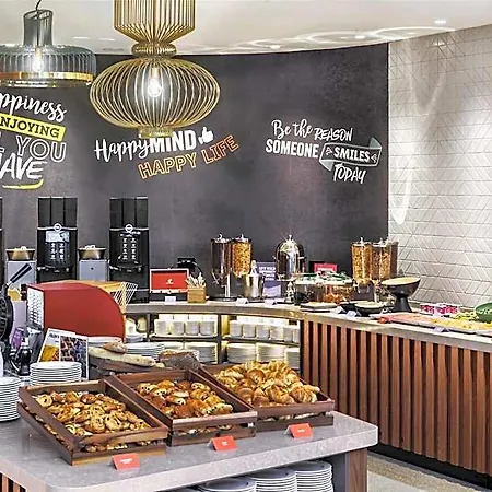 Hampton By Hilton Isola Nuova Otel