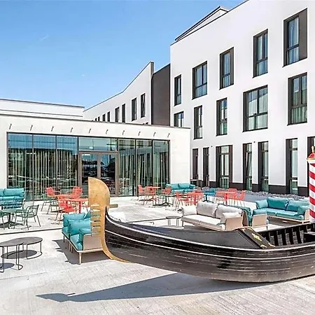 Hampton By Hilton Isola Nuova Hotel 3*