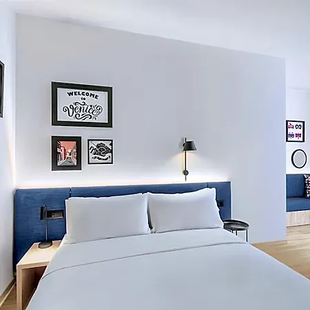 Otel Hampton By Hilton Isola Nuova 3*