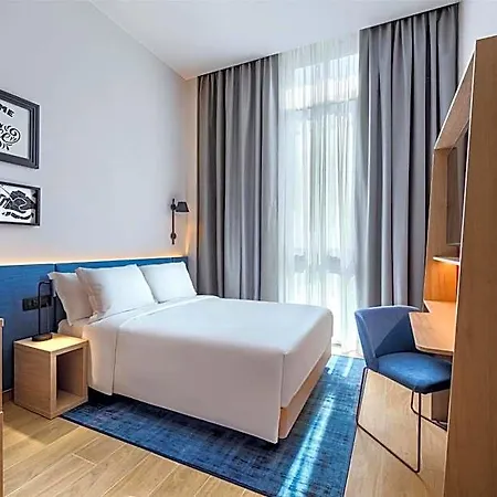Hampton By Hilton Isola Nuova
