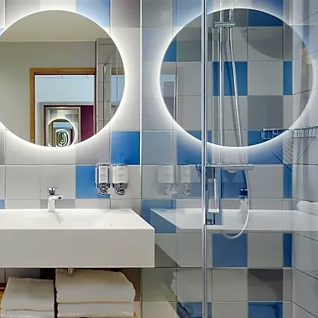Hampton By Hilton Isola Nuova Otel 3*