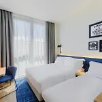 ホテル Hampton By Hilton Isola Nuova 3*