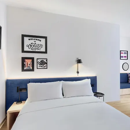 Отель Hampton By Hilton Isola Nuova Венеция
