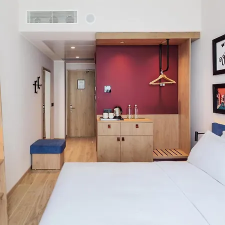 Hampton By Hilton Isola Nuova Hotel
