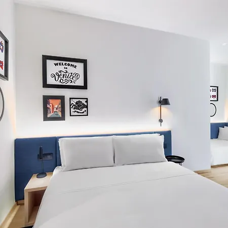Hampton By Hilton Isola Nuova Hotel